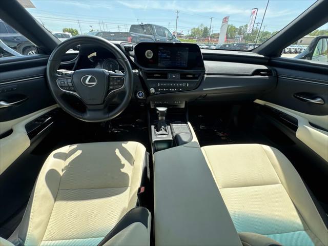 used 2022 Lexus ES 300h car, priced at $35,999