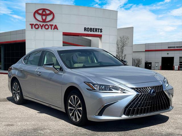 used 2022 Lexus ES 300h car, priced at $35,999
