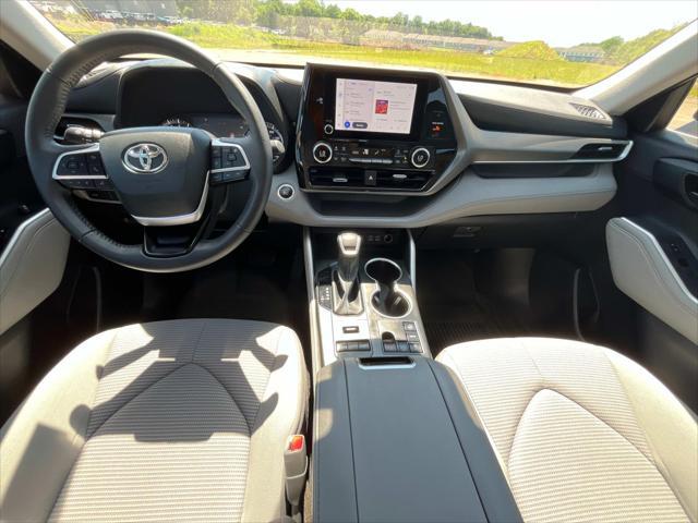 used 2024 Toyota Highlander car, priced at $43,499