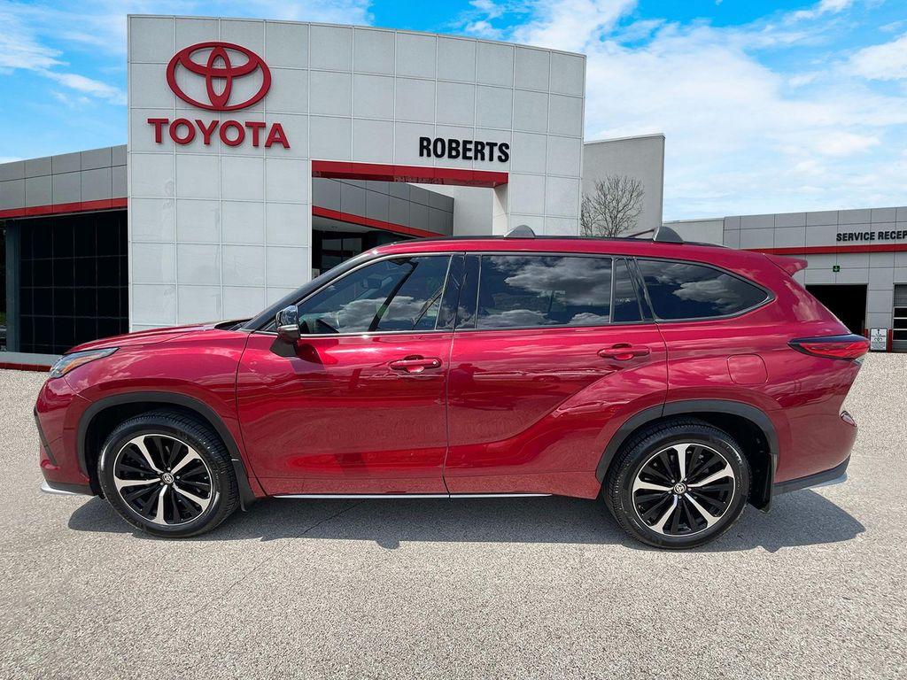 used 2021 Toyota Highlander car, priced at $30,299