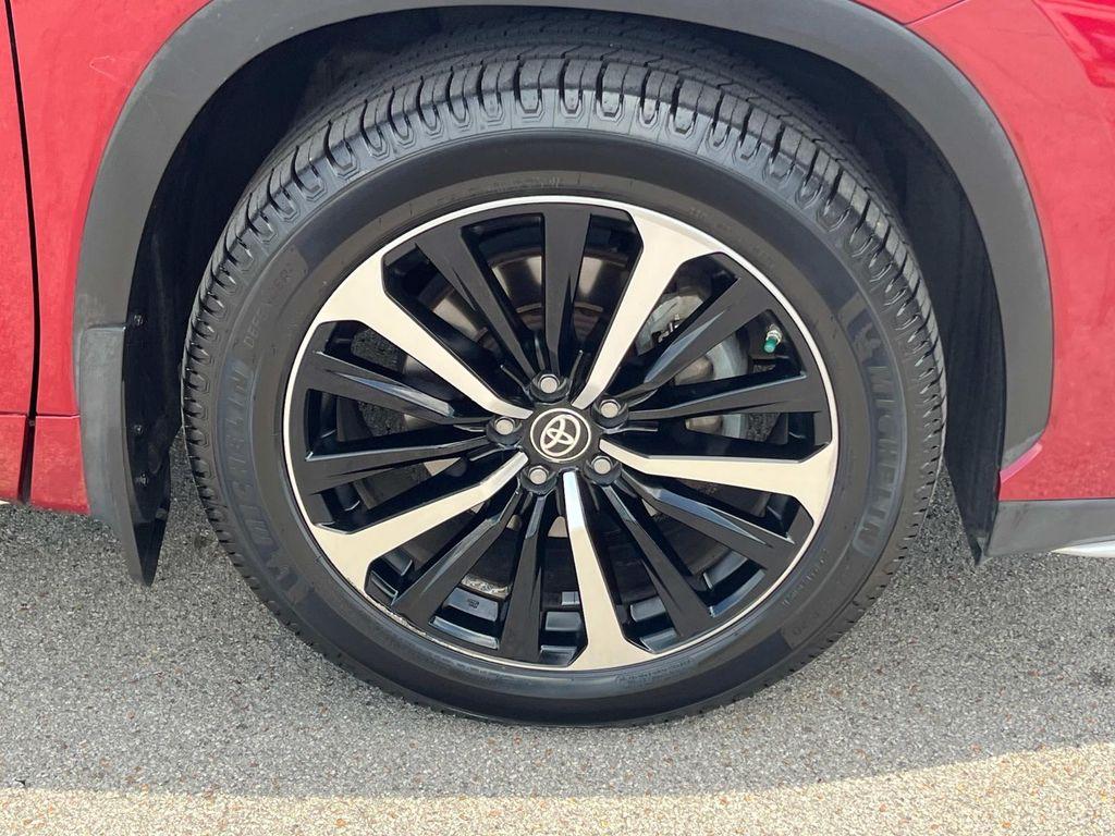 used 2021 Toyota Highlander car, priced at $30,299