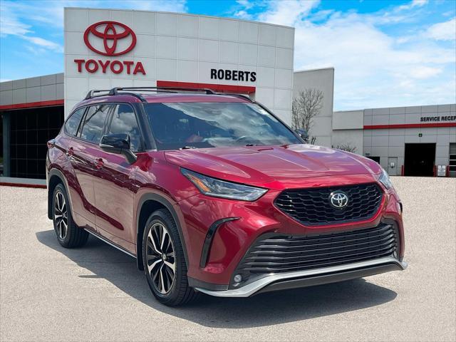 used 2021 Toyota Highlander car, priced at $30,299