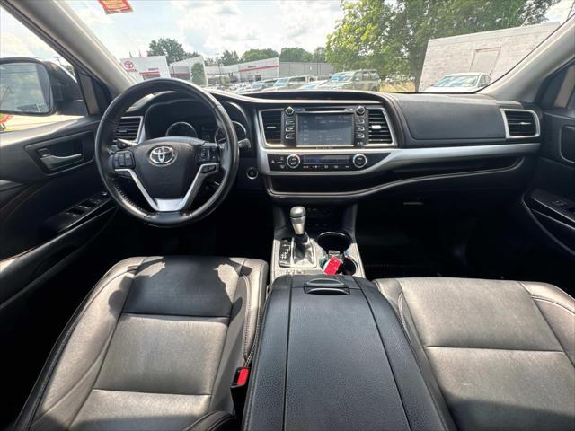 used 2019 Toyota Highlander car, priced at $25,899