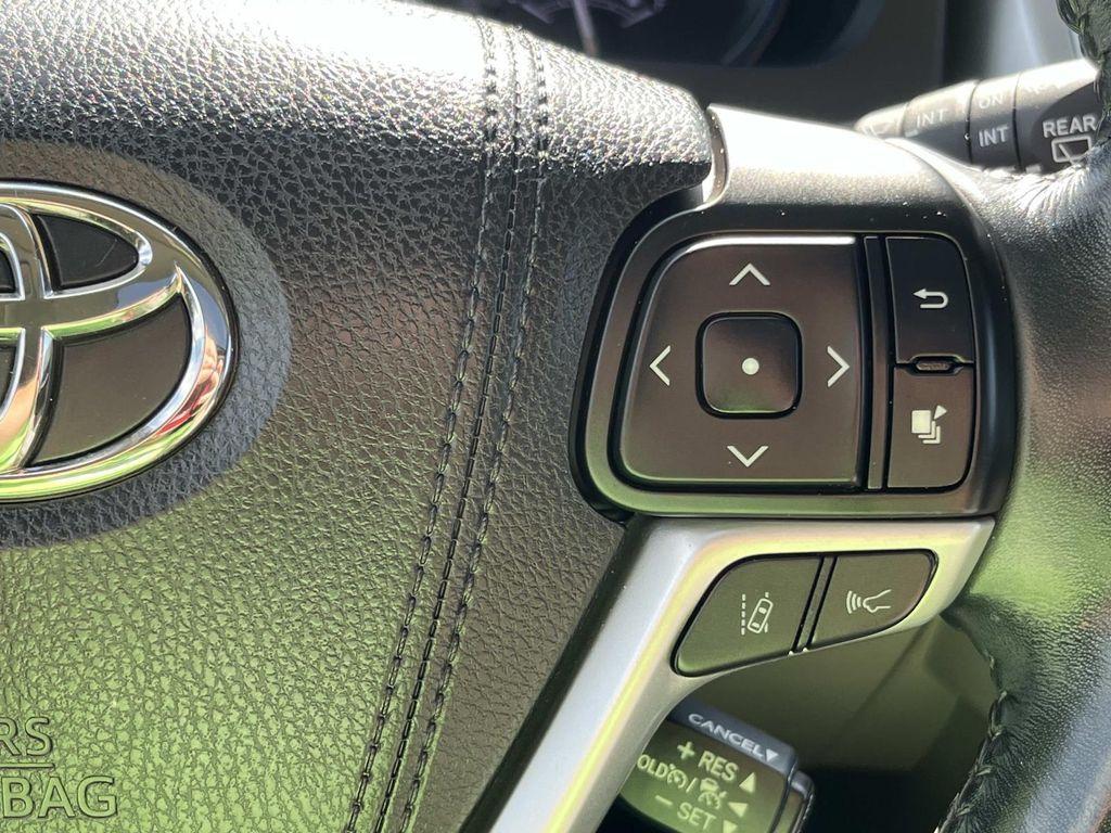 used 2018 Toyota Highlander Hybrid car, priced at $25,995