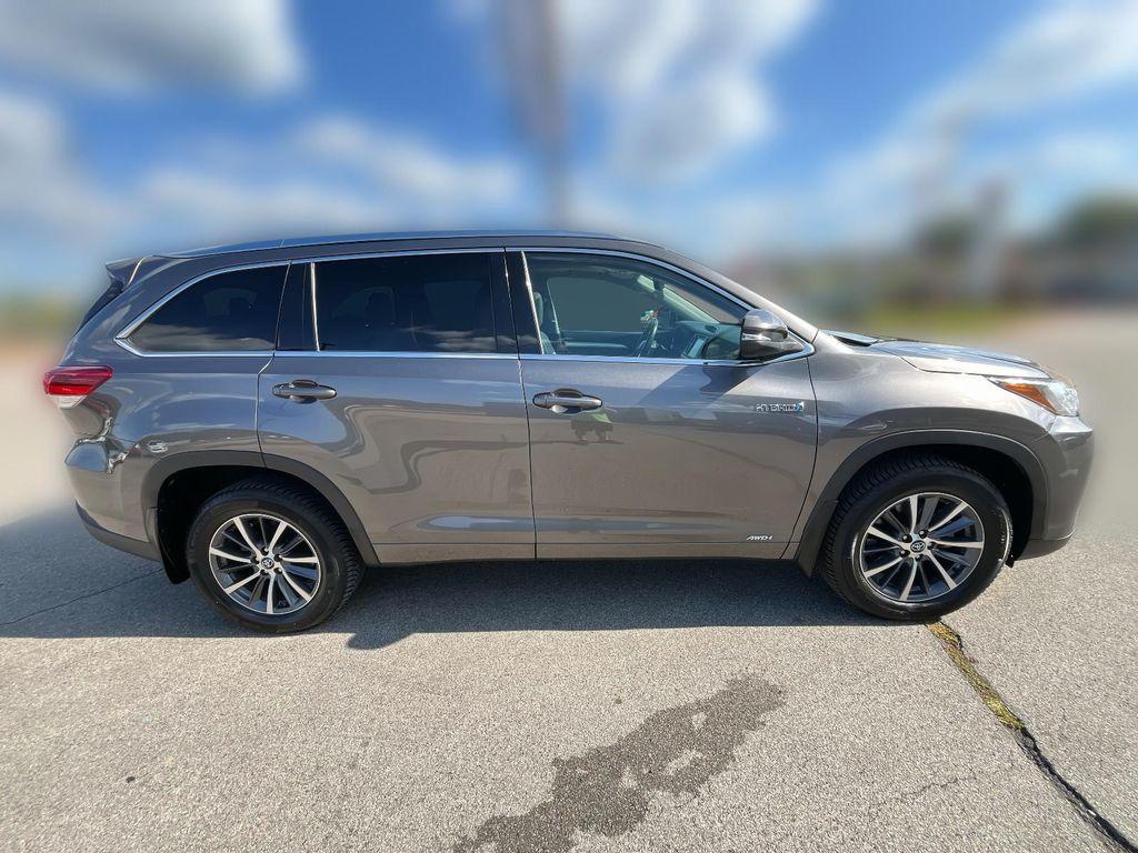 used 2018 Toyota Highlander Hybrid car, priced at $25,995
