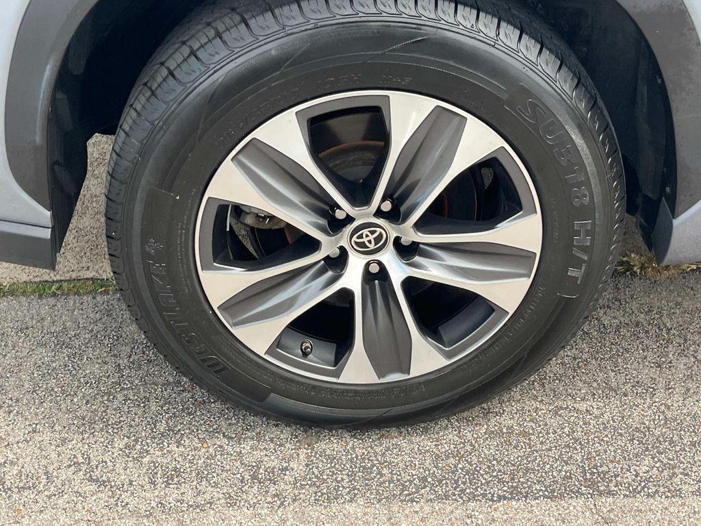 used 2023 Toyota Highlander car, priced at $35,900