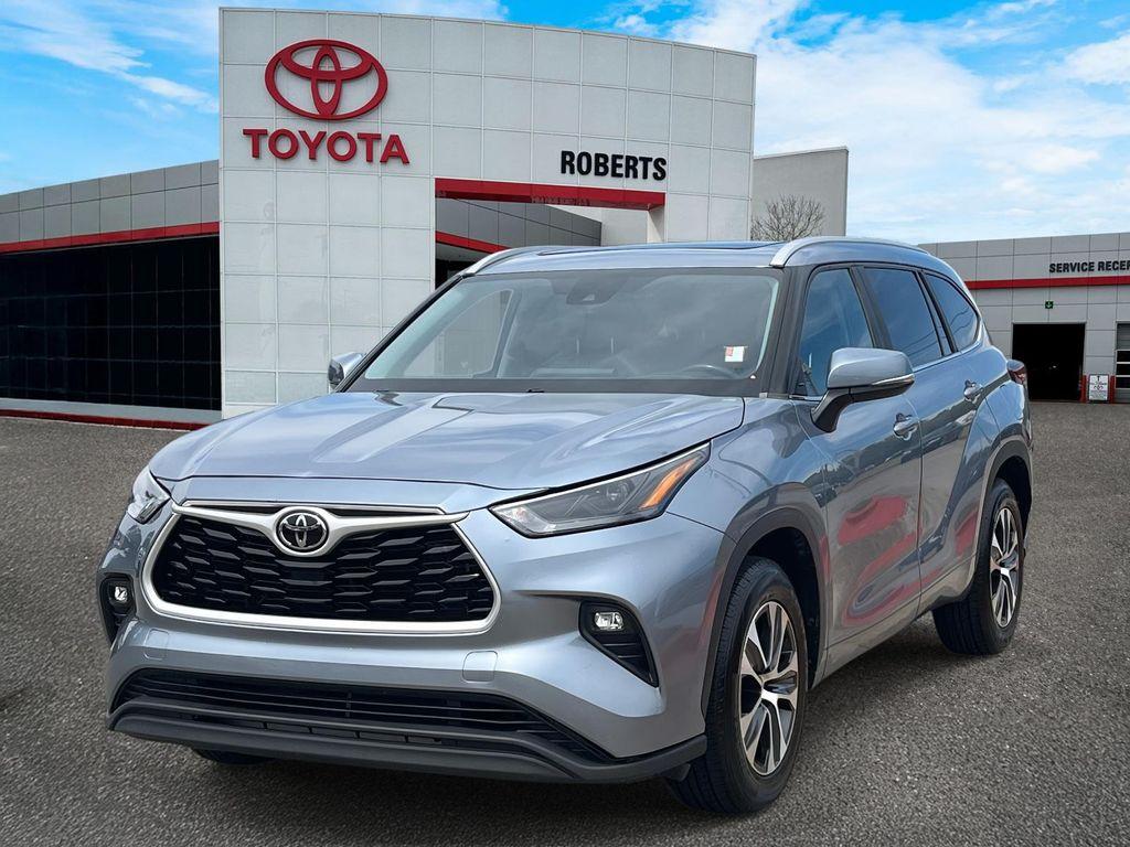 used 2023 Toyota Highlander car, priced at $35,900