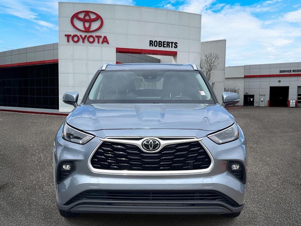 used 2023 Toyota Highlander car, priced at $35,900