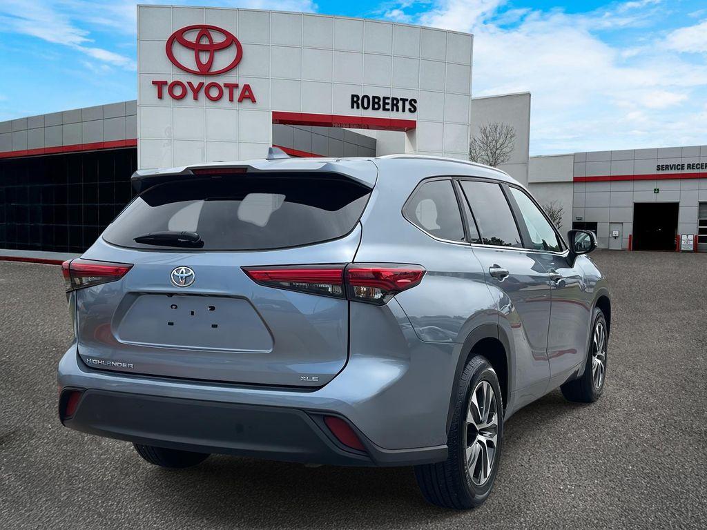 used 2023 Toyota Highlander car, priced at $35,900
