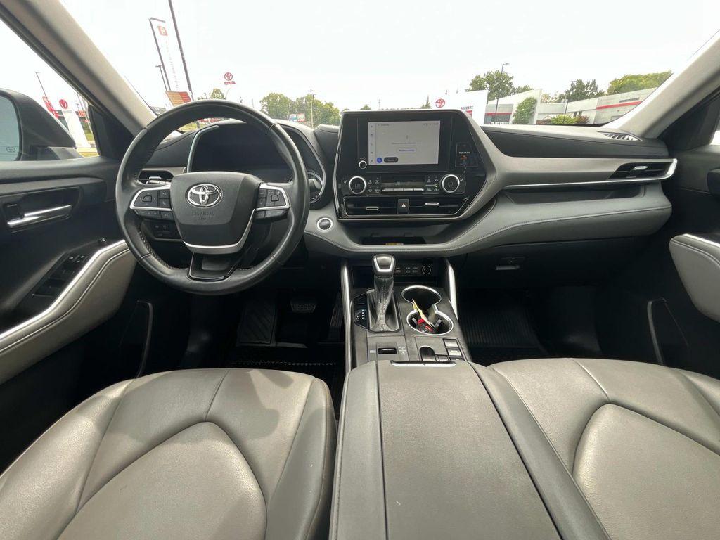 used 2023 Toyota Highlander car, priced at $35,900