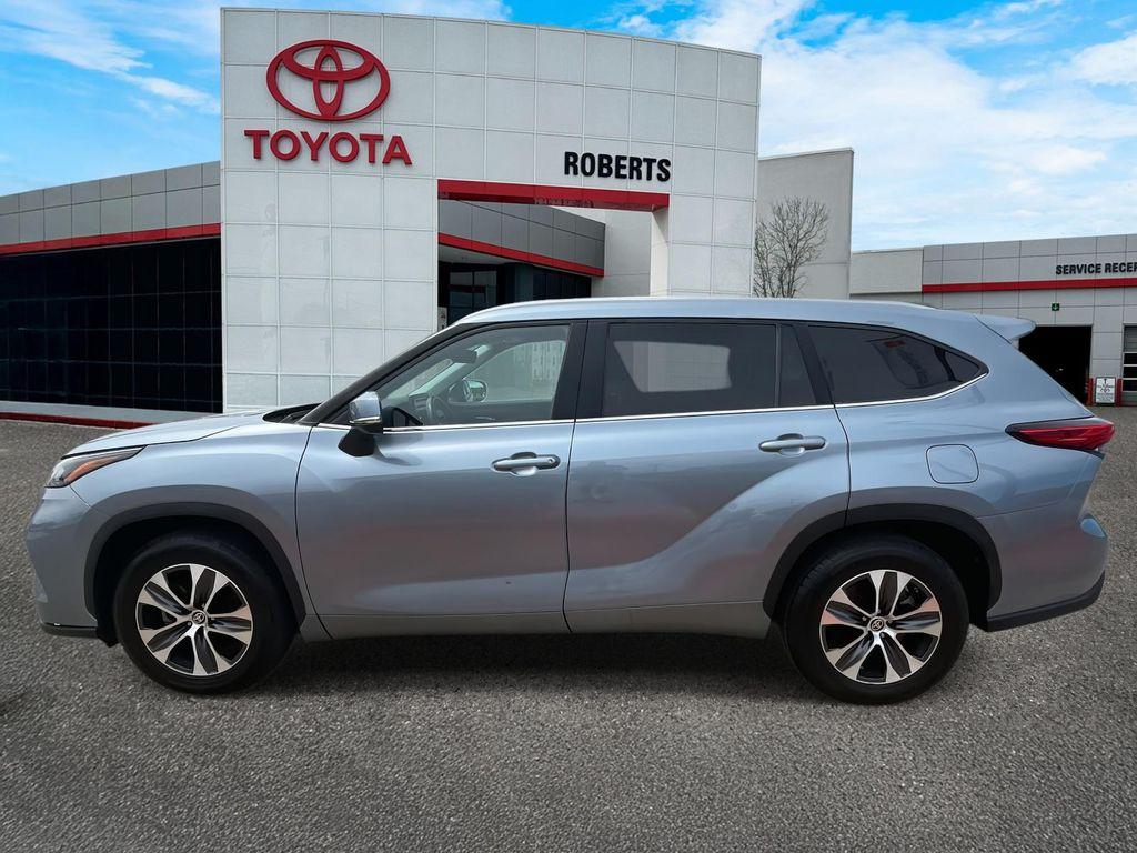 used 2023 Toyota Highlander car, priced at $35,900