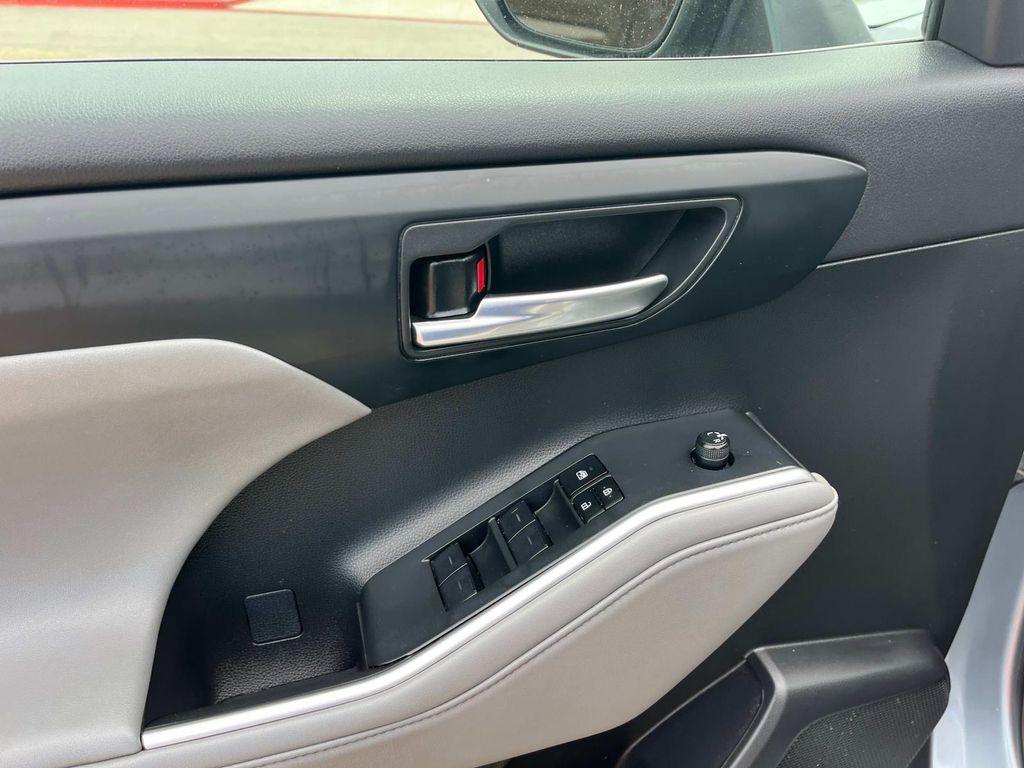 used 2023 Toyota Highlander car, priced at $35,900