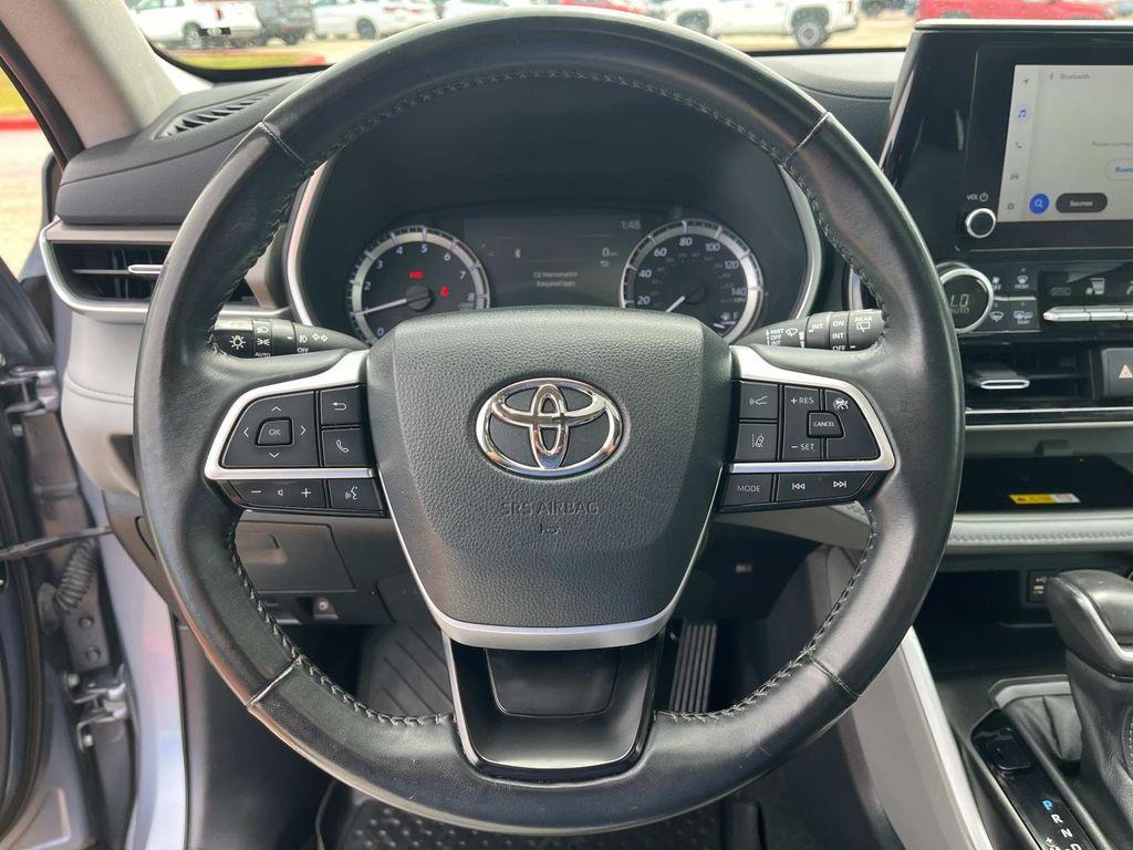 used 2023 Toyota Highlander car, priced at $35,900