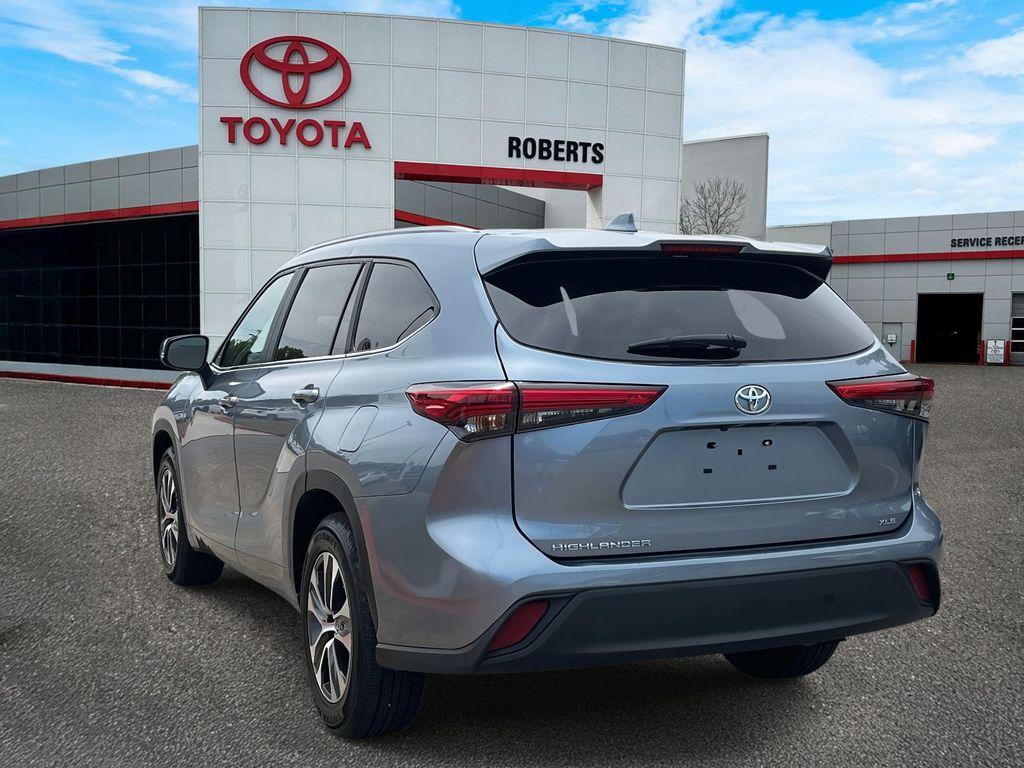 used 2023 Toyota Highlander car, priced at $35,900
