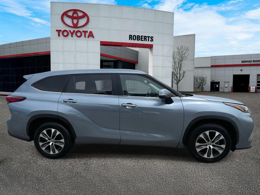 used 2023 Toyota Highlander car, priced at $35,900