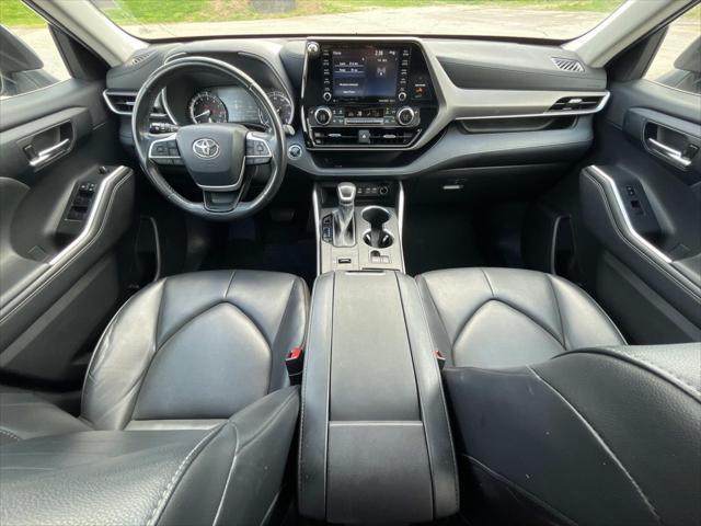 used 2022 Toyota Highlander car, priced at $37,168