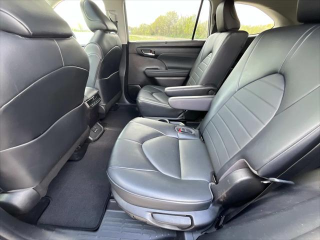 used 2022 Toyota Highlander car, priced at $37,168