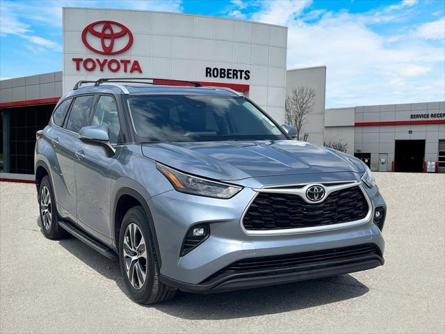 used 2022 Toyota Highlander car, priced at $37,168