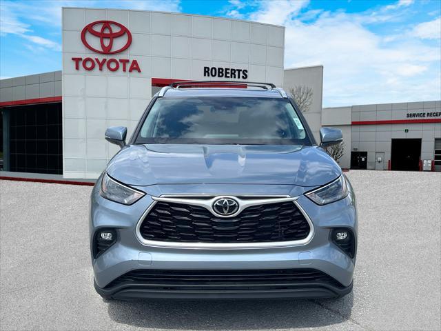 used 2022 Toyota Highlander car, priced at $37,168