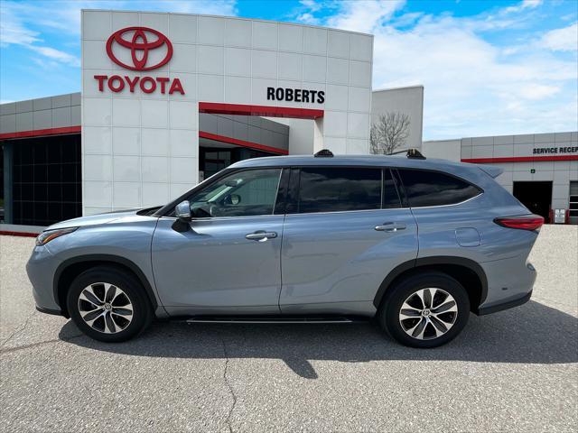 used 2022 Toyota Highlander car, priced at $37,168