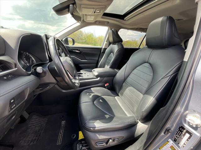 used 2022 Toyota Highlander car, priced at $37,168