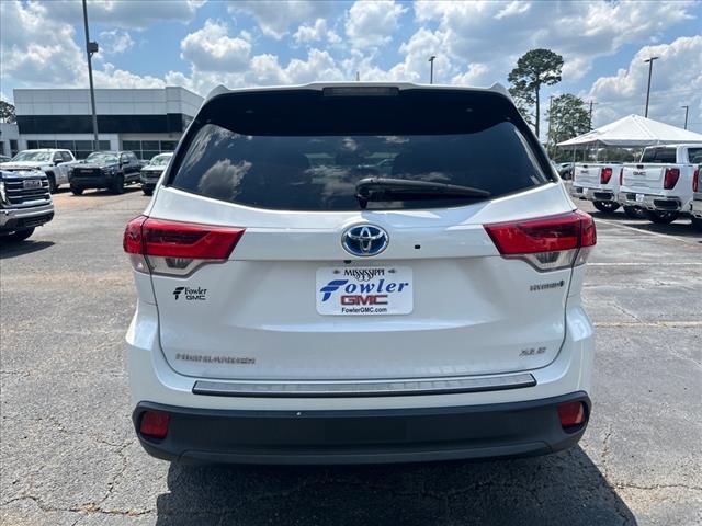 used 2019 Toyota Highlander Hybrid car, priced at $32,164