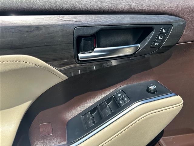 used 2020 Toyota Highlander car, priced at $31,261