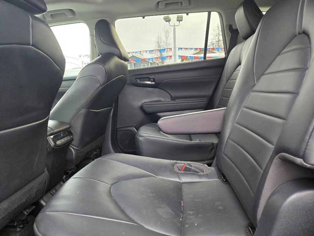 used 2022 Toyota Highlander car, priced at $33,995