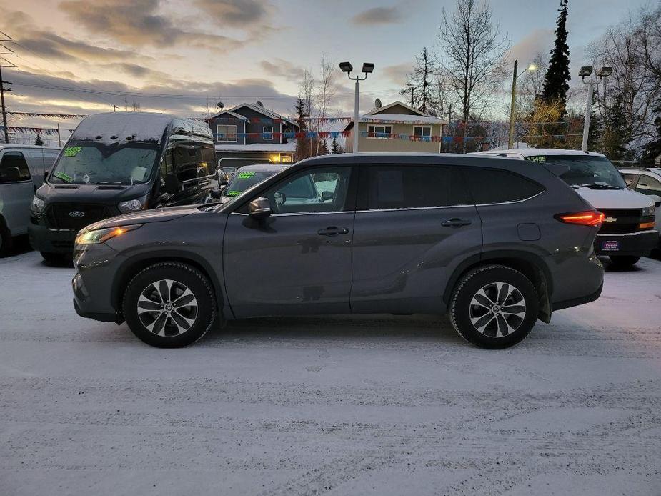 used 2021 Toyota Highlander car, priced at $35,995