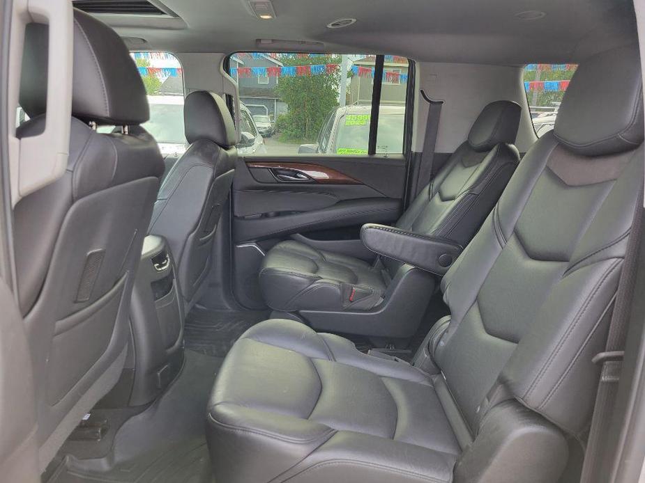 used 2020 Cadillac Escalade ESV car, priced at $38,995