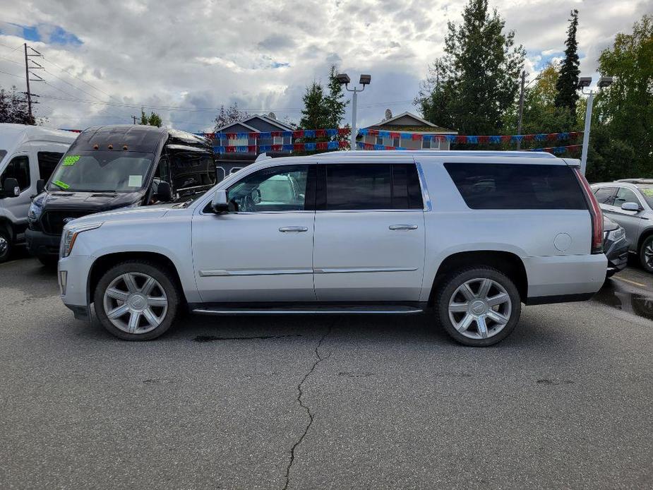 used 2020 Cadillac Escalade ESV car, priced at $38,995