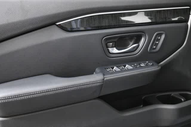 used 2025 Honda Pilot car, priced at $47,699