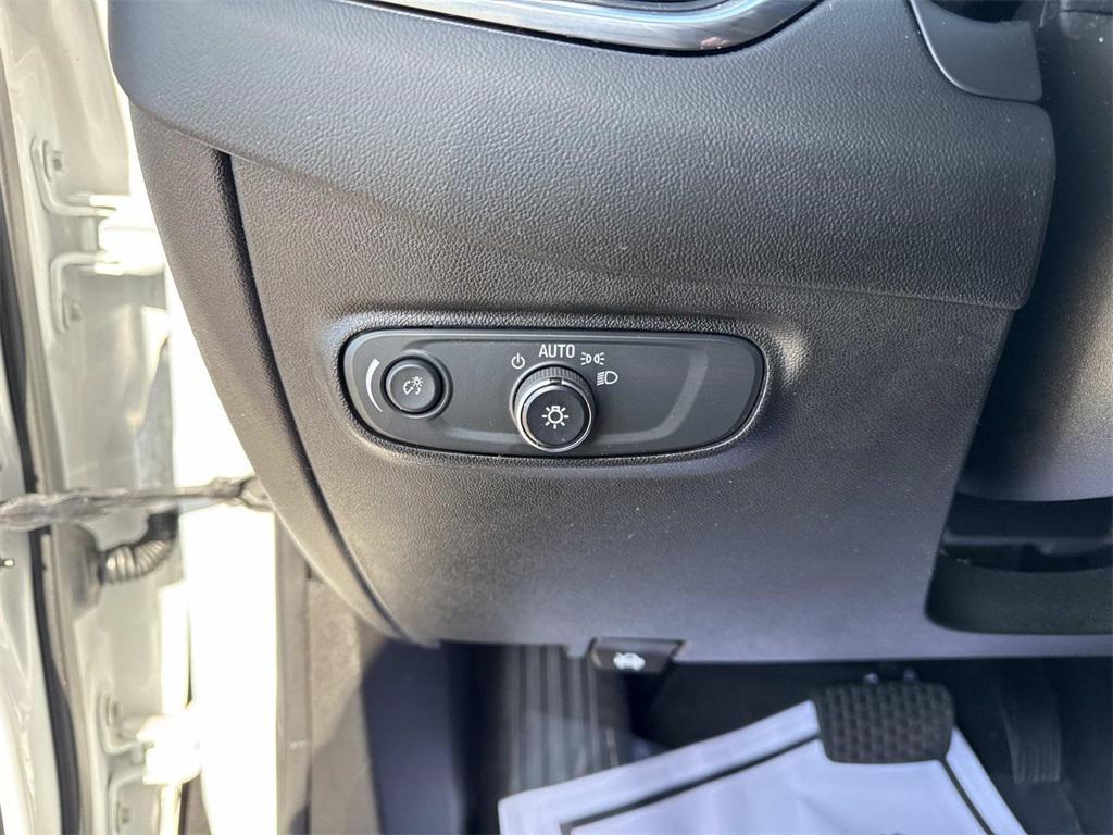 used 2021 Chevrolet Equinox car, priced at $18,998