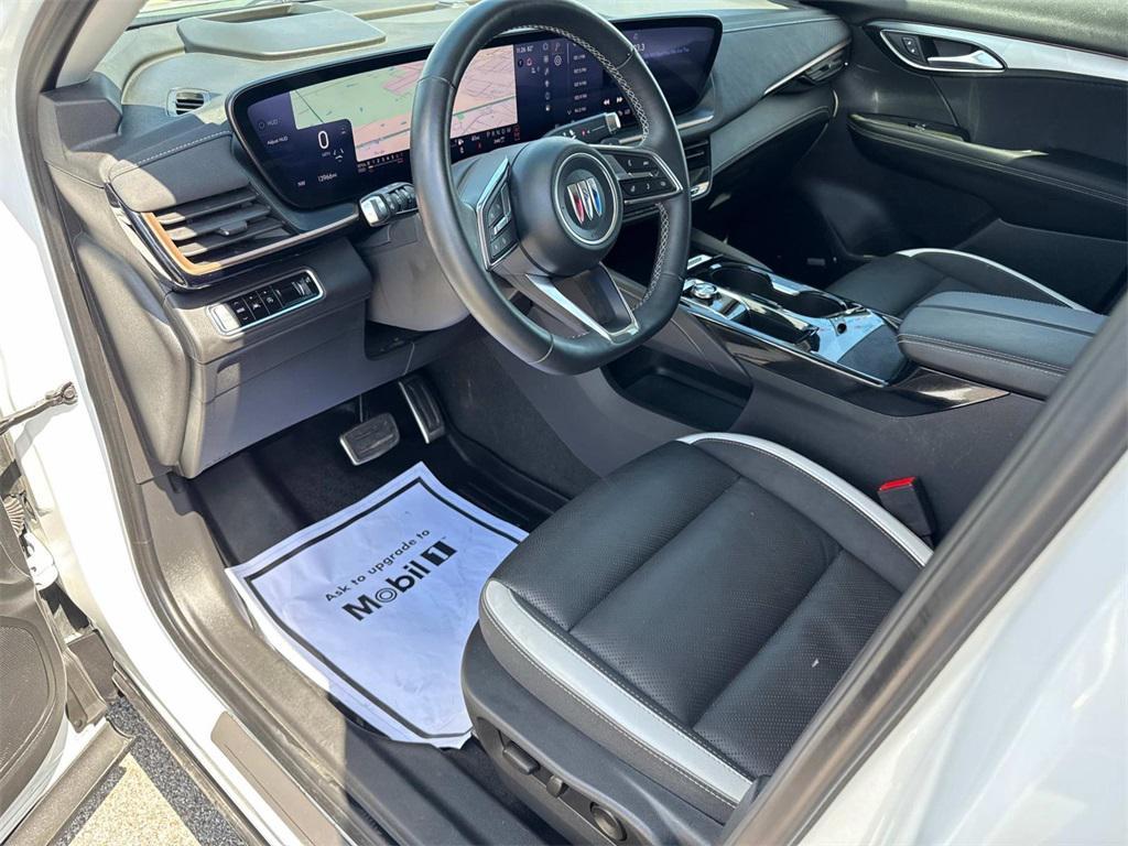 used 2025 Buick Envision car, priced at $35,426