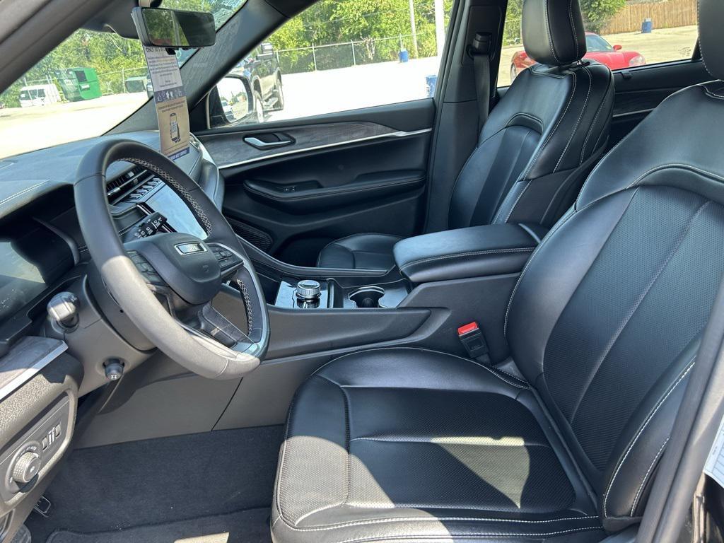 used 2024 Jeep Grand Cherokee L car