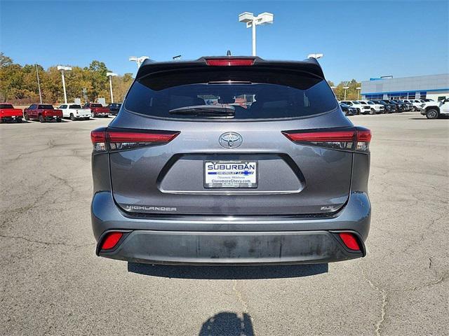 used 2022 Toyota Highlander car, priced at $32,206