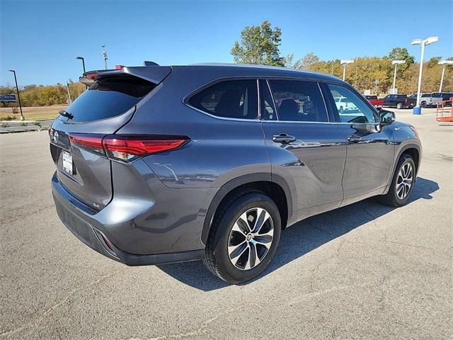 used 2022 Toyota Highlander car, priced at $32,206