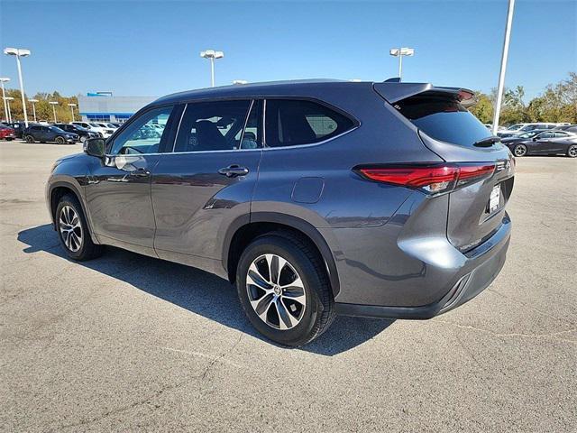 used 2022 Toyota Highlander car, priced at $32,206