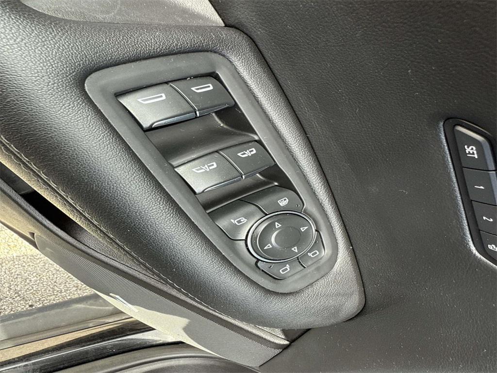 used 2023 Cadillac XT5 car, priced at $29,752