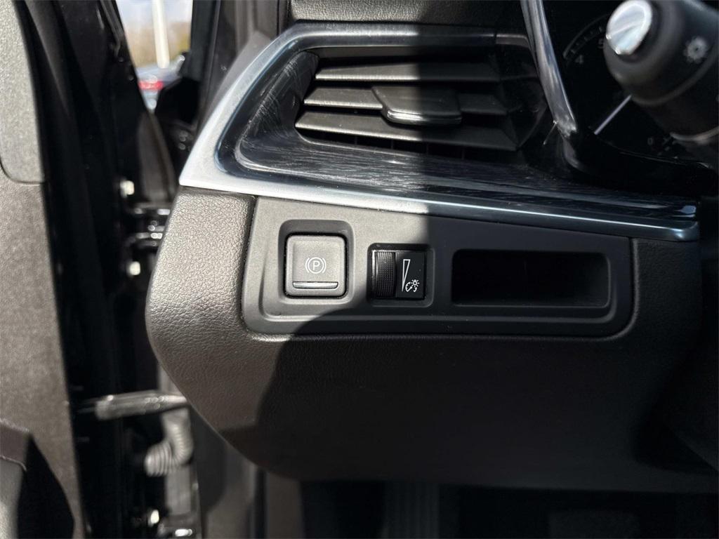 used 2023 Cadillac XT5 car, priced at $29,752