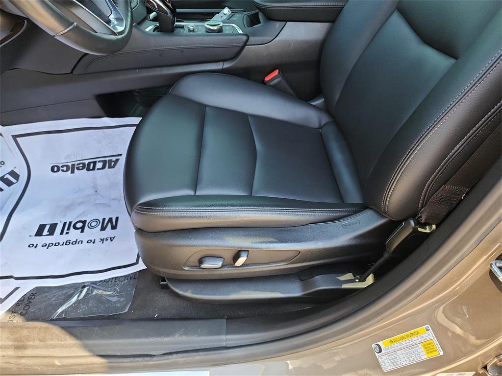 used 2023 Cadillac XT6 car, priced at $31,998