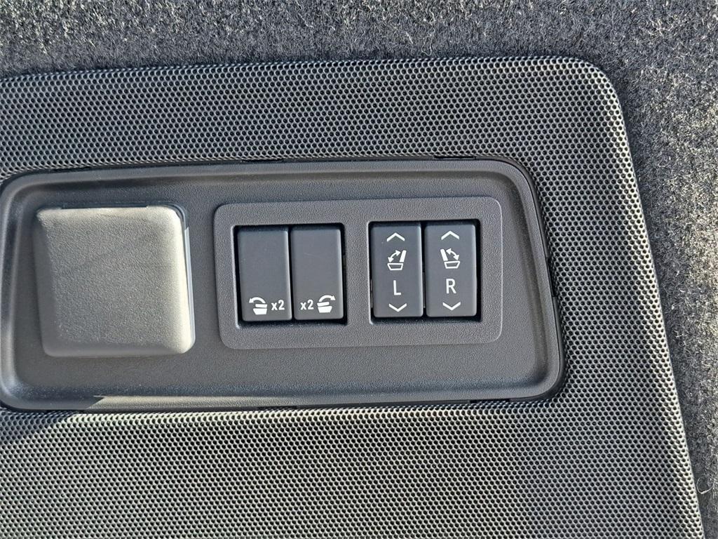 used 2024 Cadillac Escalade ESV car, priced at $88,890