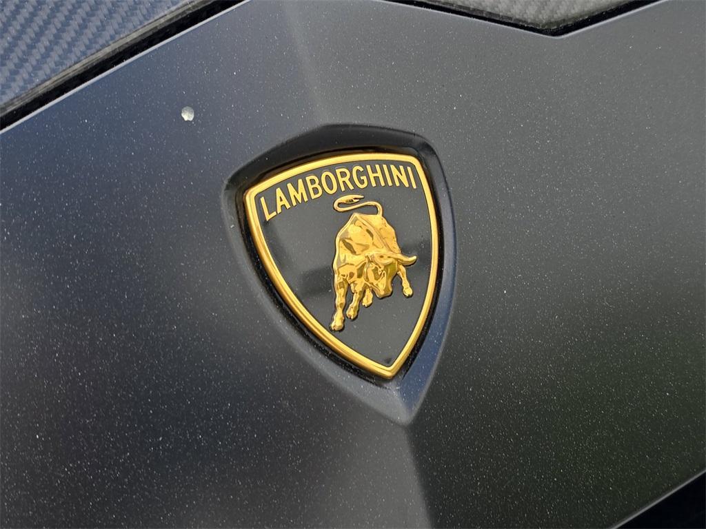 used 2022 Lamborghini Urus car, priced at $238,990