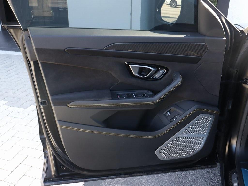 used 2022 Lamborghini Urus car, priced at $255,990