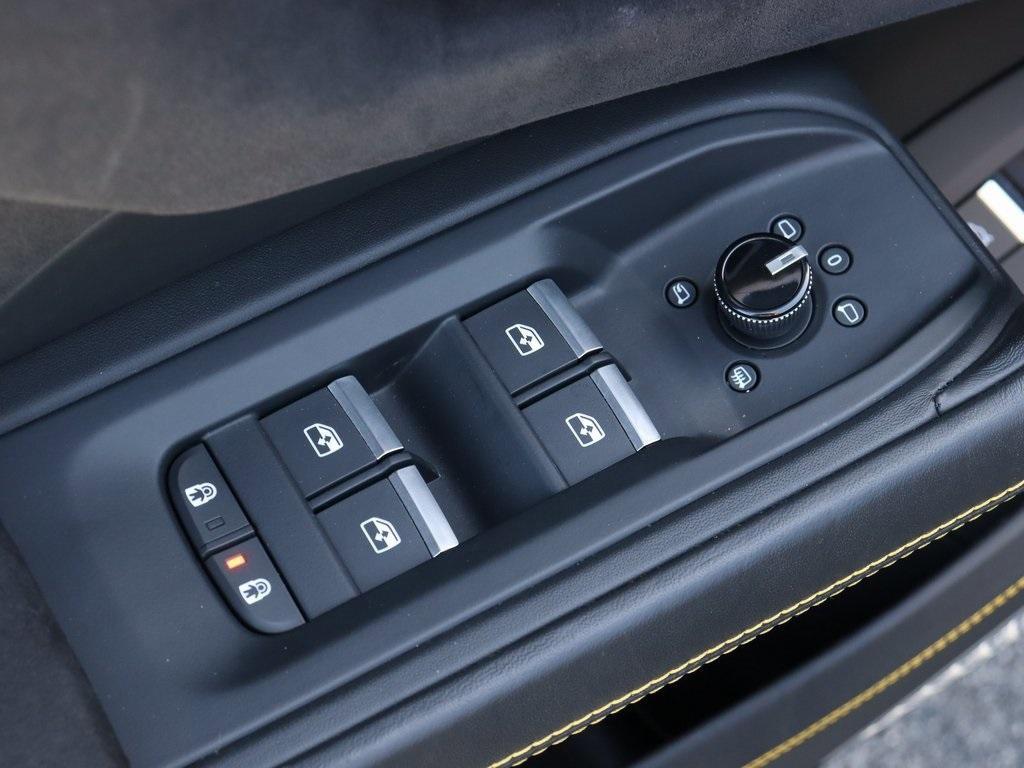 used 2022 Lamborghini Urus car, priced at $255,990