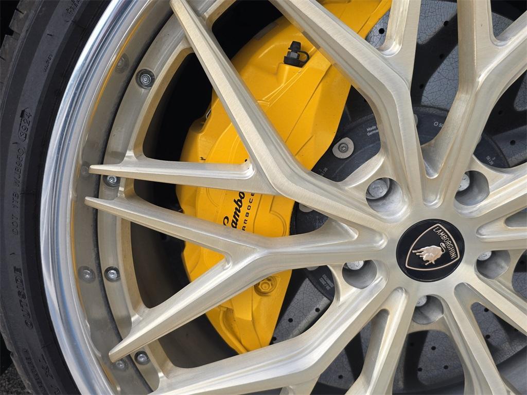 used 2022 Lamborghini Urus car, priced at $238,990