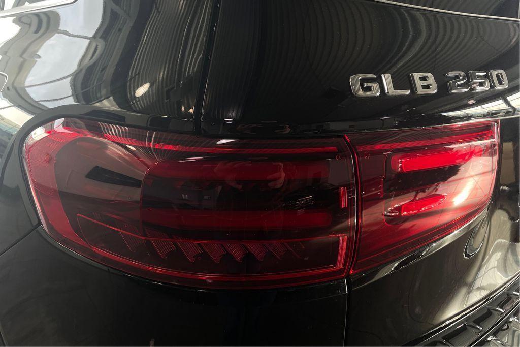new 2025 Mercedes-Benz GLB 250 car, priced at $51,095