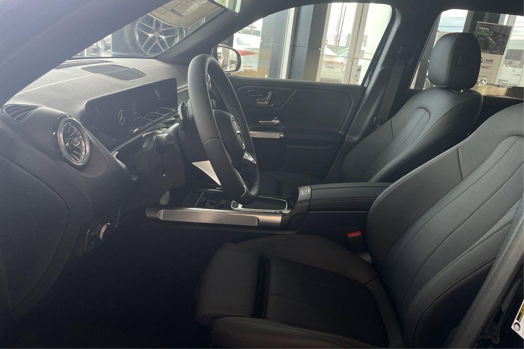 new 2025 Mercedes-Benz GLB 250 car, priced at $51,095