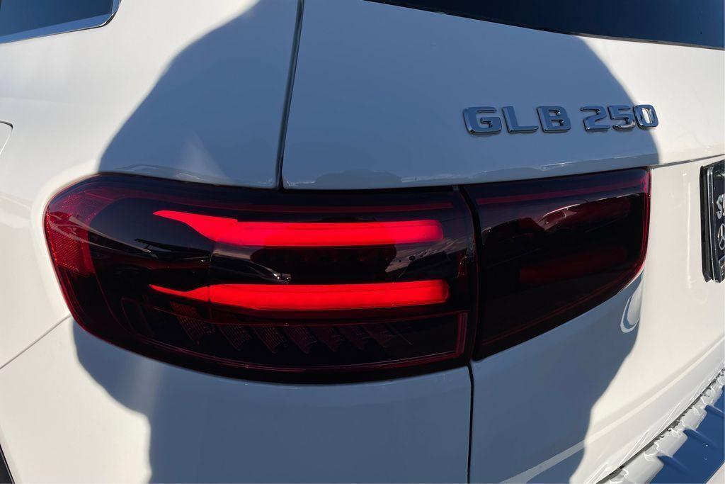 new 2025 Mercedes-Benz GLB 250 car, priced at $52,295