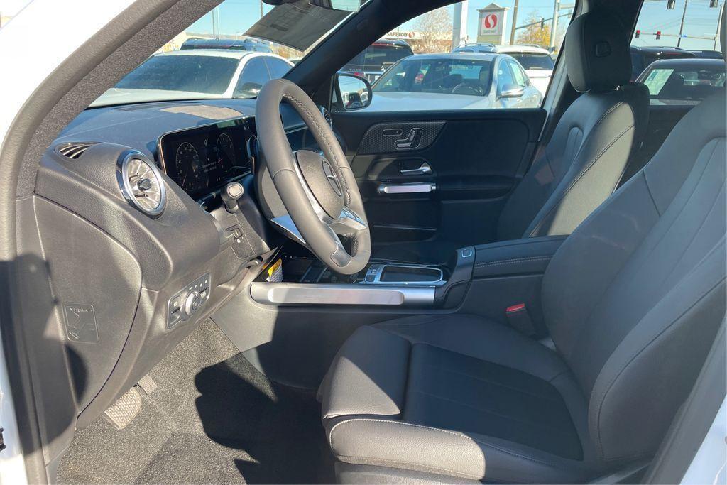 new 2025 Mercedes-Benz GLB 250 car, priced at $52,295